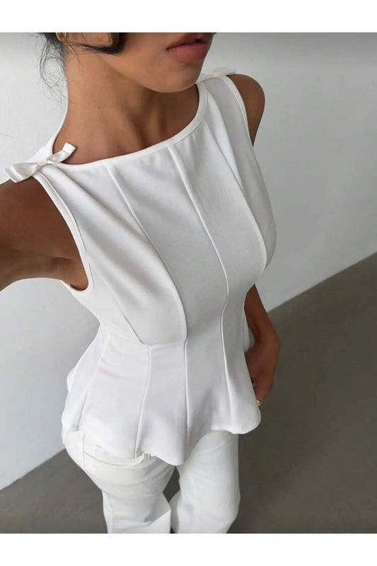 Beyaz Fiyonk Detaylı Parçalı Bluz