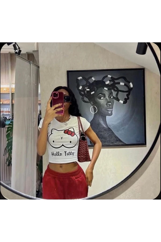 Beyaz Hello Titty Baskılı Kadın Crop Body